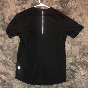 Men’s black lululemon shirt